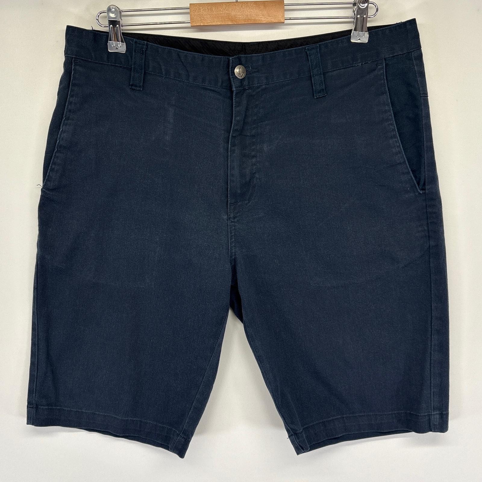 古着 ボルコム VOLCOM ショートパンツ チノ ハーフ 短パン ワンポイントロゴ 半ズボン w34  ネイビー メンズ