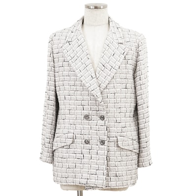 【新品同様】CHANEL シャネル ツイード ジャケット サイズ 48 レディース メンズ ユニセックス P71905 2022AW ダブルブレスト ラインストーンボタン アウター ホワイト シルバー 白 銀色