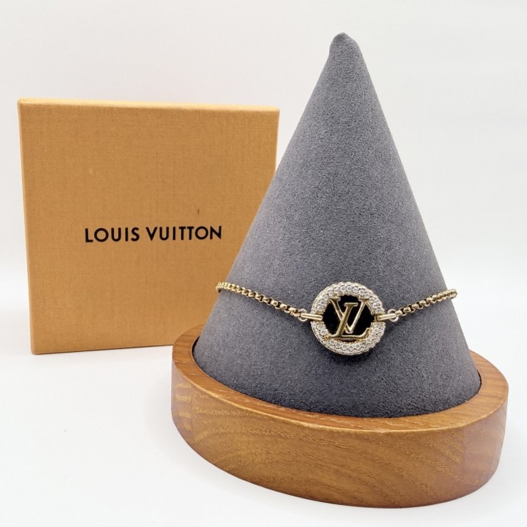 LOUIS VUITTON(ルイ・ヴィトン)ブレスレット・ルイーズ バイ ナイト ブレスレット LVロゴ ラインストーン ゴールドトーン 型番M00758