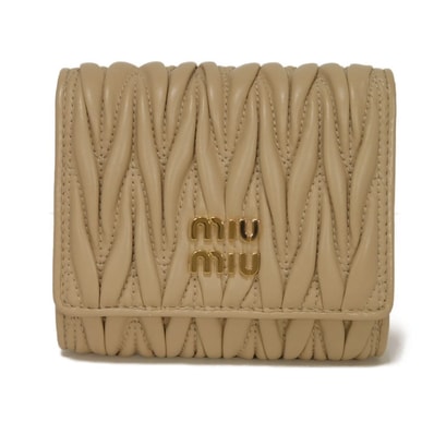 MIUMIU ミュウミュウ マテラッセ コンパクト ウォレット 現行 ギャザー トリフォールド ベージュ RFID ICチップ 札入れ カードケース コインケース 美品 ロゴ メタル ソイグリーン 三つ折り財布 5MH033 AFPP F0K57