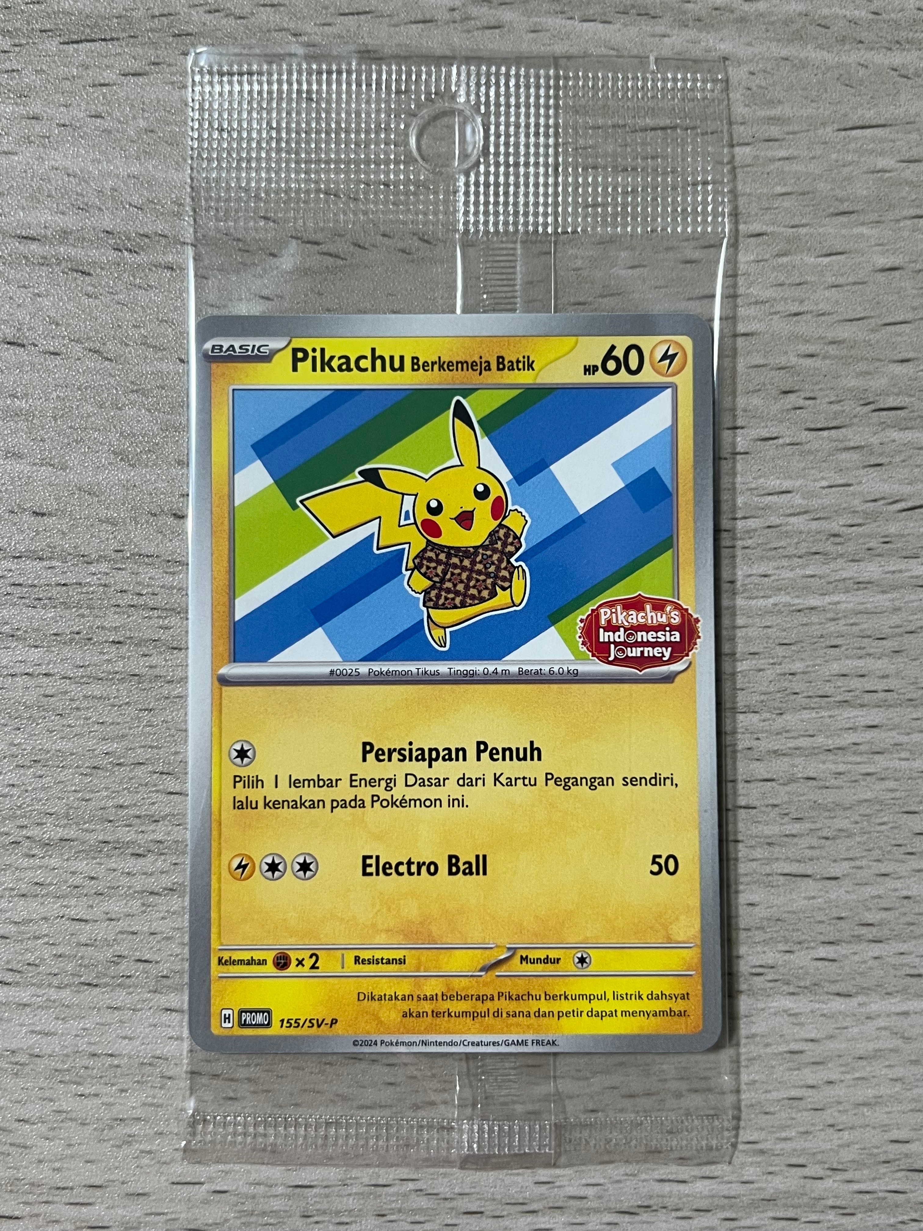 バティックシャツを着たピカチュウ ヒトデマン柄　インドネシア　ポケモンカード バティックシャツを着たピカチュウ (ヒトデマン柄) P [SV-P 155