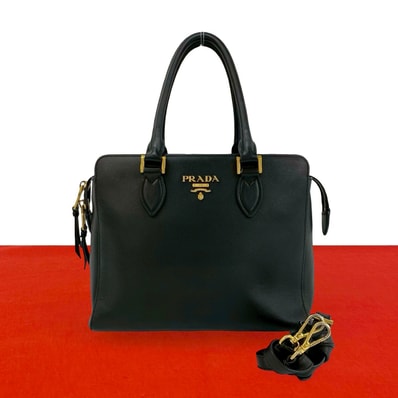 PRADA プラダ ロゴ 金具 サフィアーノ レザー ショルダーバッグ ブラック
210-6