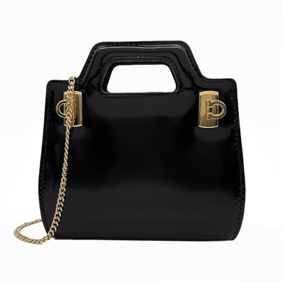 Salvatore Ferragamo サルヴァトーレフェラガモ ワンダ ショルダーバッグ
レザー メタル ブラック レディース
【中古】