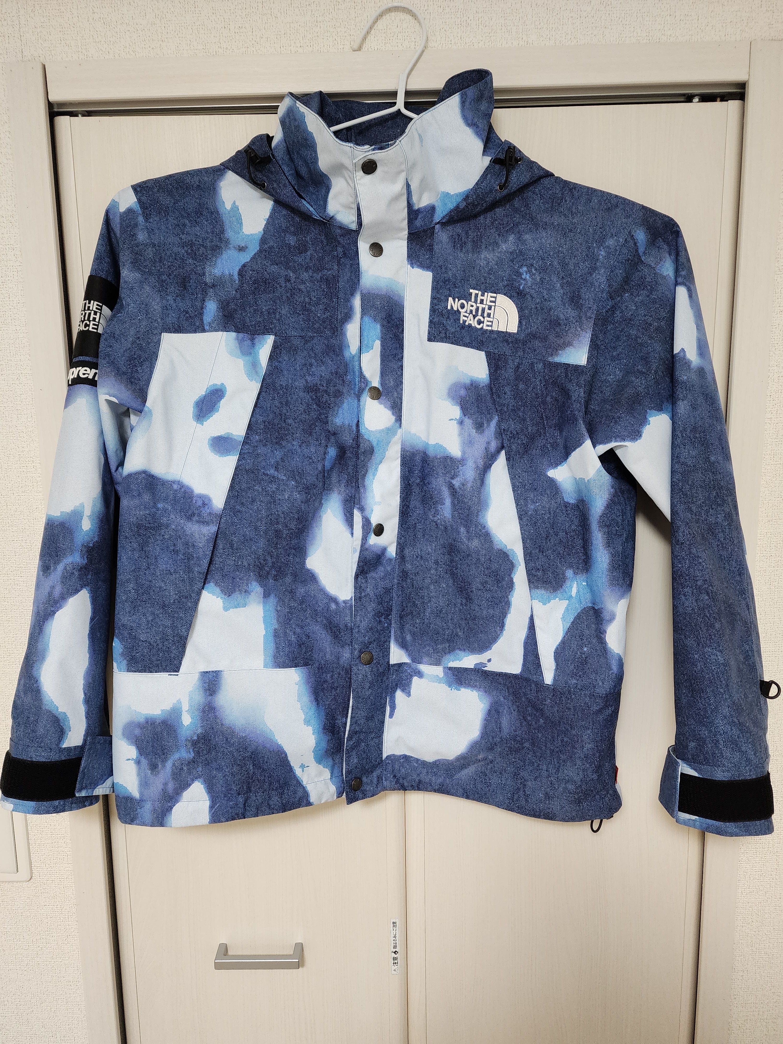 Supreme x The North Face Bleached Denim Print Mountain Jacket "Indigo"