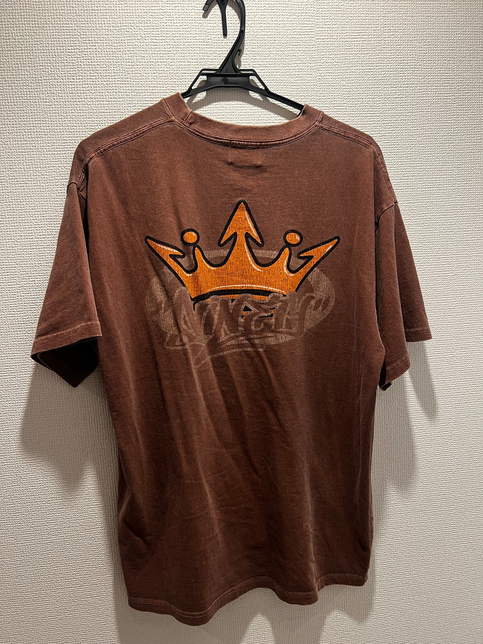 9090 King Logo Pigment Tee "Pigment Brown"