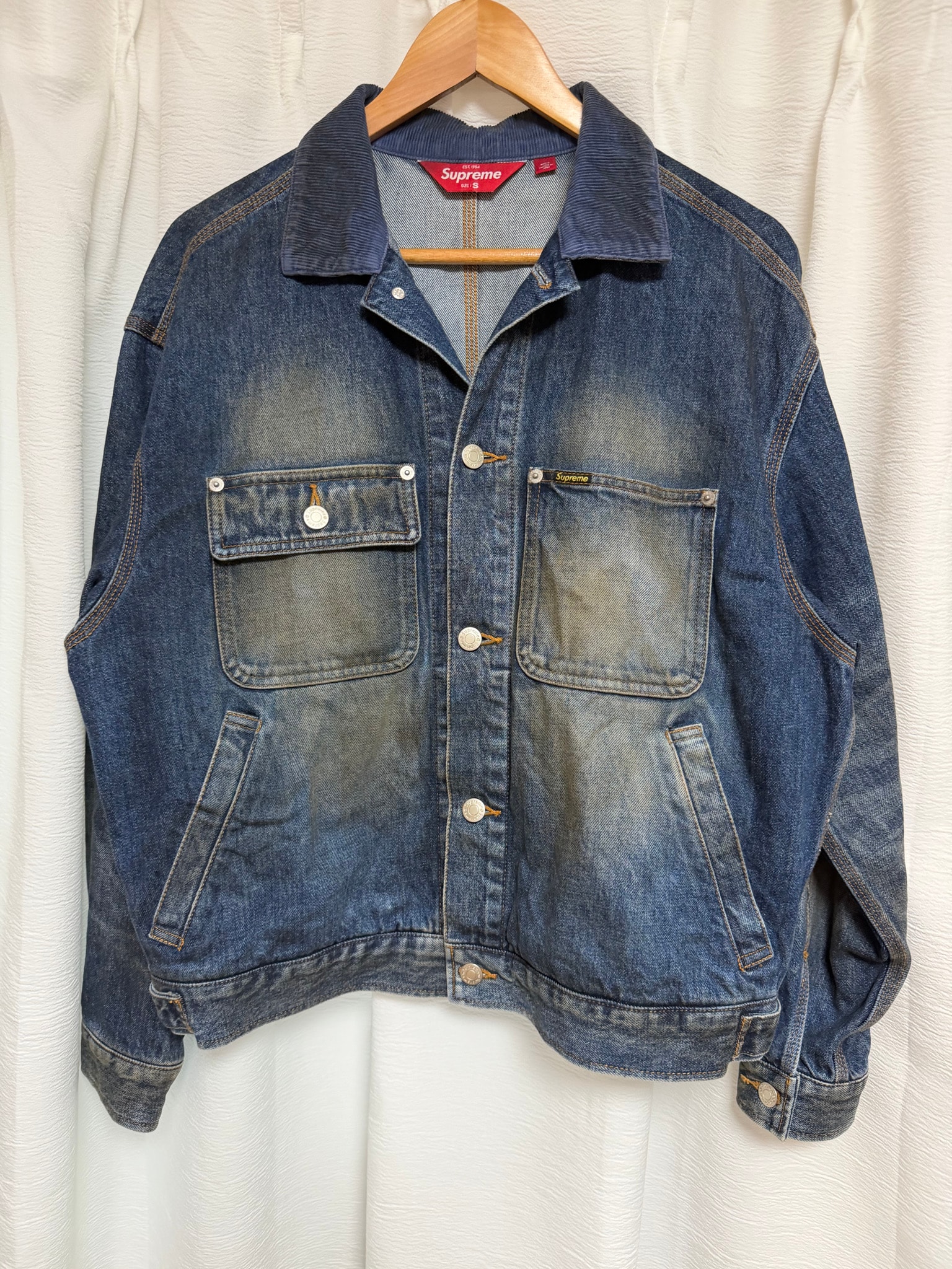 Supreme Distressed Selvedge Trucker Jacket (25FW) "Washed Indigo"