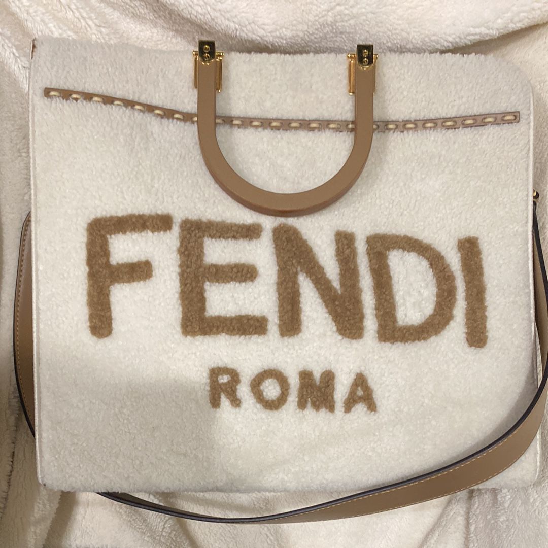 FENDI Sunshine Medium Sheepskin Shopper "White"
