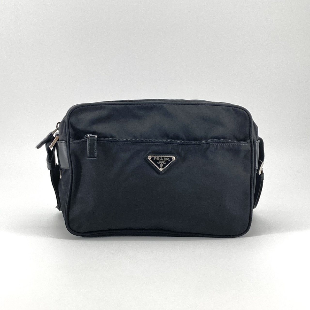 PRADA(プラダ) トライアングルロゴ ショルダーバッグ ブラック