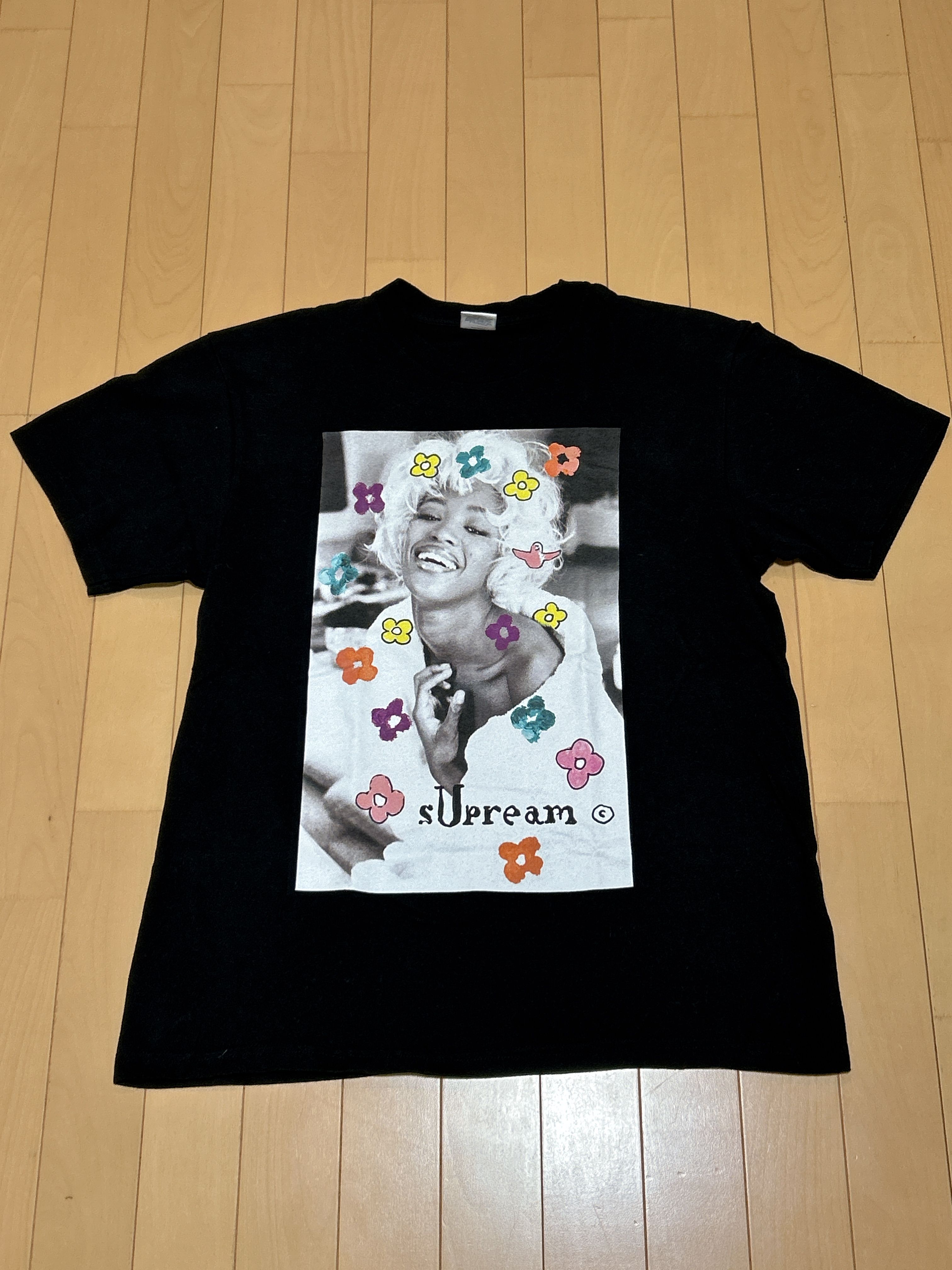 シュプリーム ナオミ Tシャツ "ブラック"