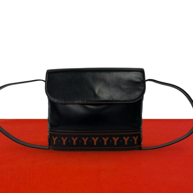 YVES SAINT LAURENT イヴ・サンローラン パンチング カットアウト レザー レザー ショルダーバッグ ブラック
33294