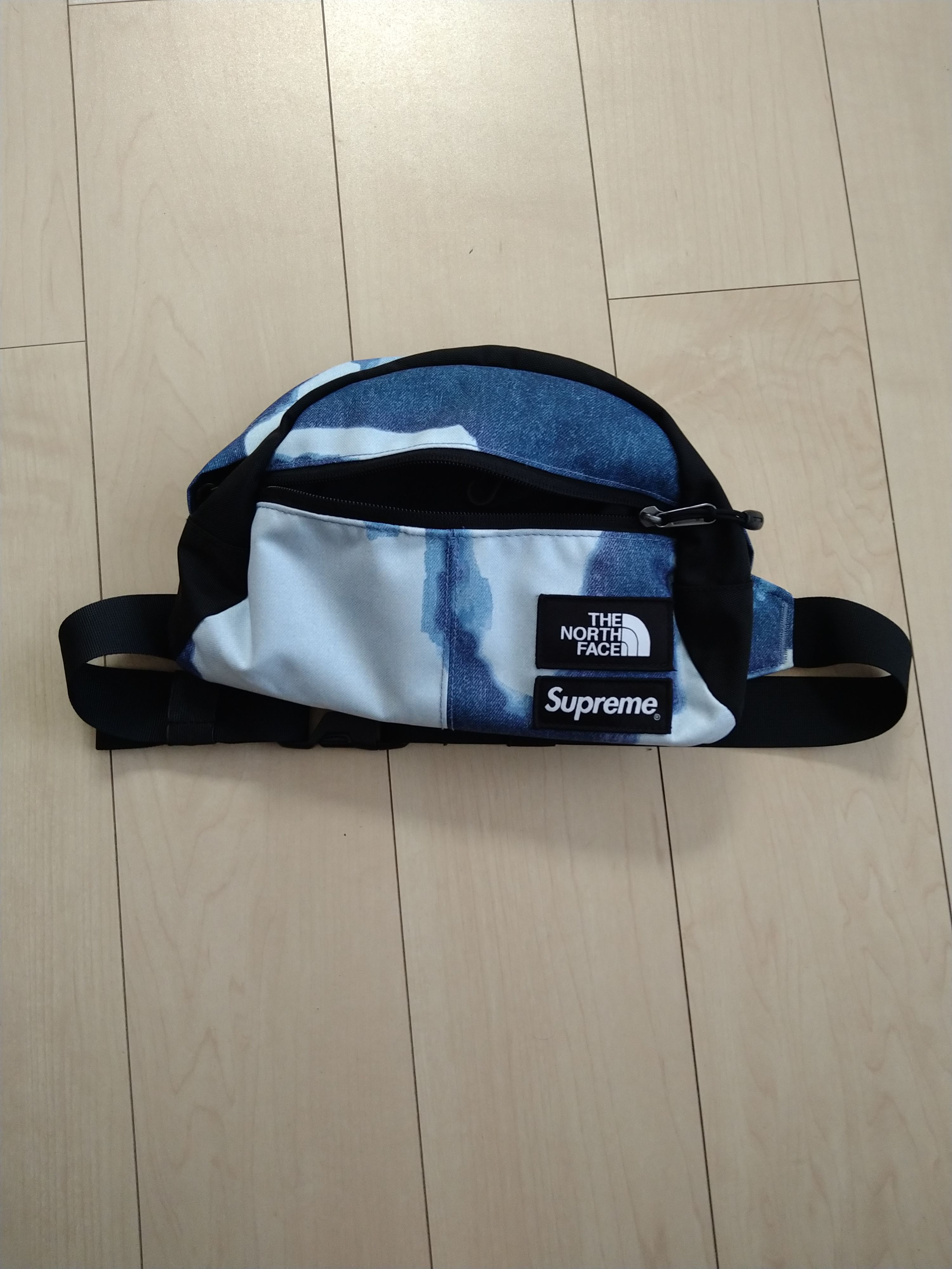 Supreme x The North Face Bleached Denim Print Roo II "Indigo"