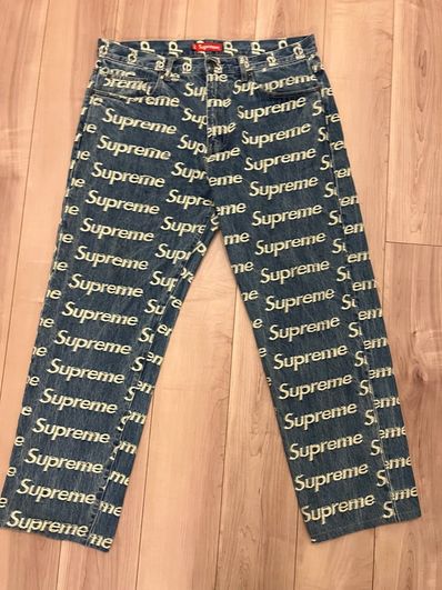 Supreme Frayed Logos Regular Jean "Blue"