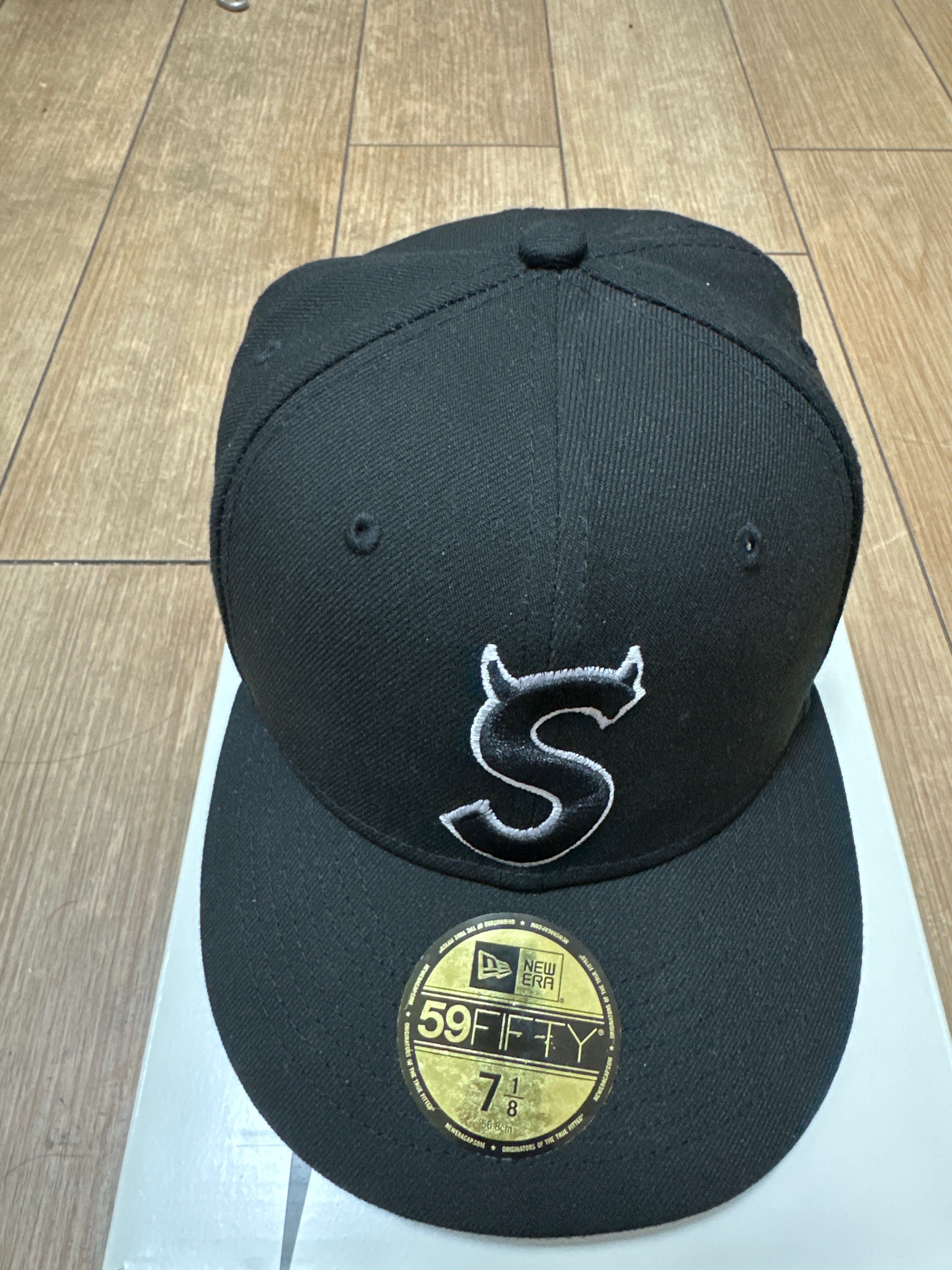 Supreme S Logo New Era "Black" (22FW)