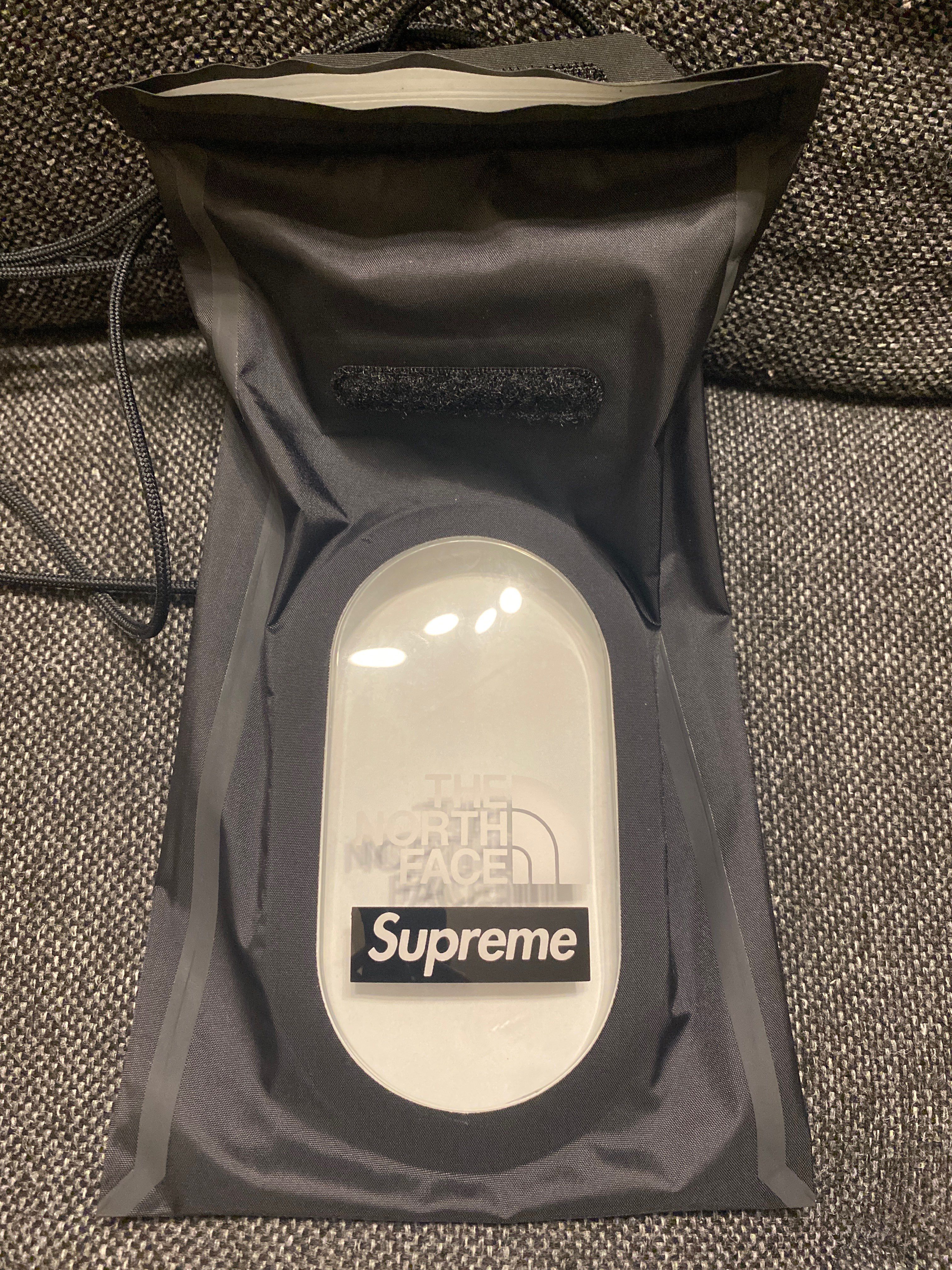 Supreme x The North Face Summit Series Outer Tape Seam Neck Pouch "Black"