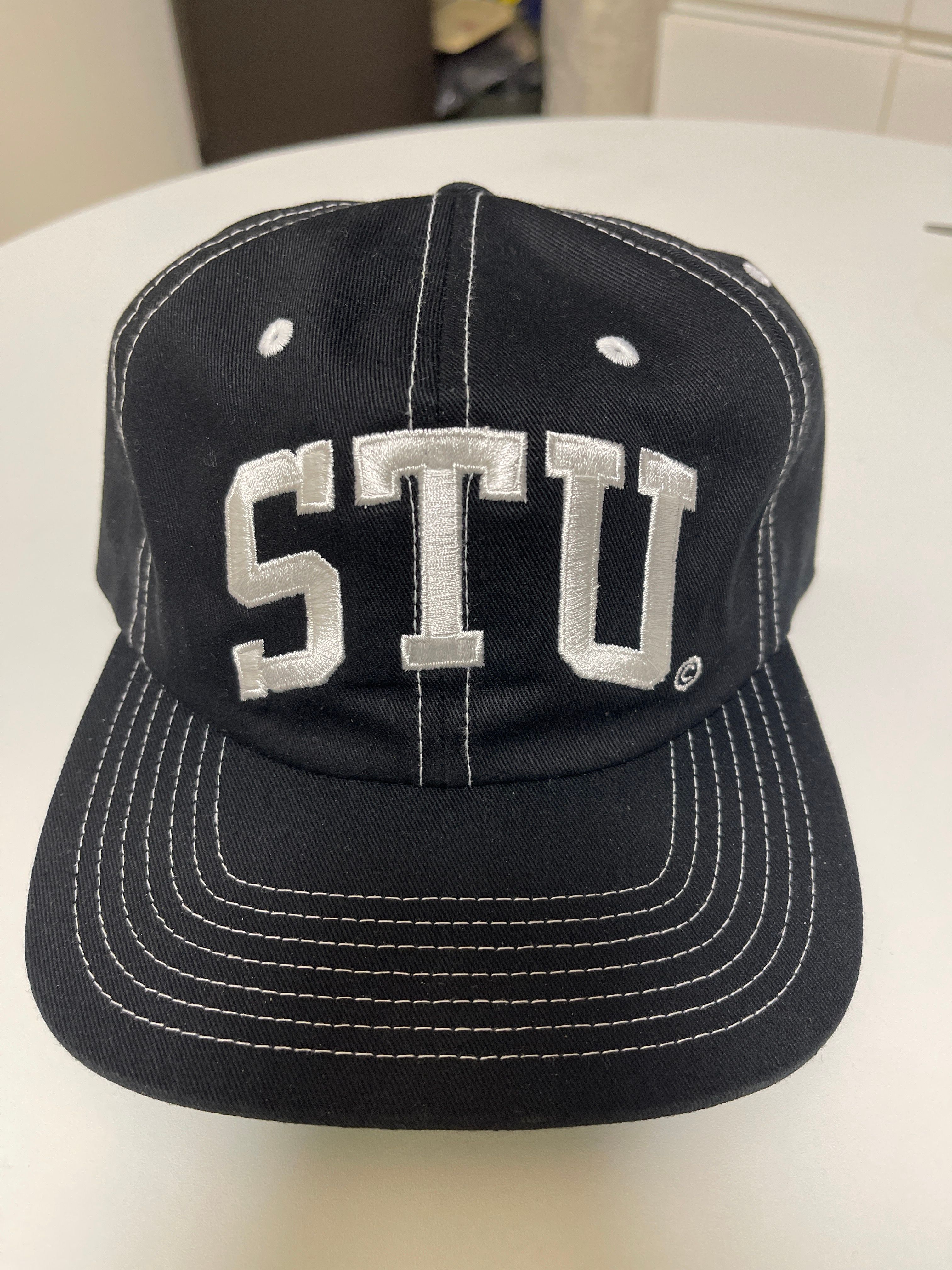 Stussy Mid-Depth STU Arch Strapback "True Black"