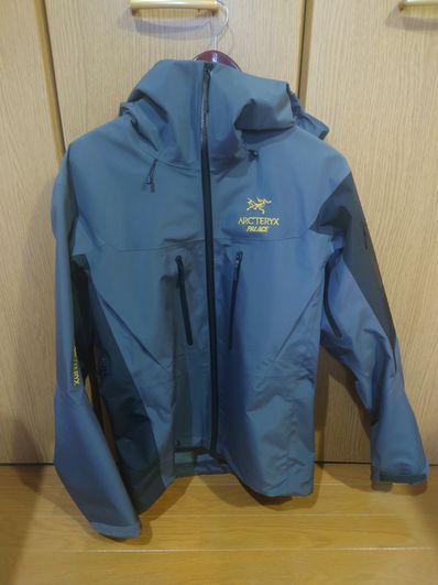 PALACE / Arc'Teryx Alpha SV Jacket "Grey"