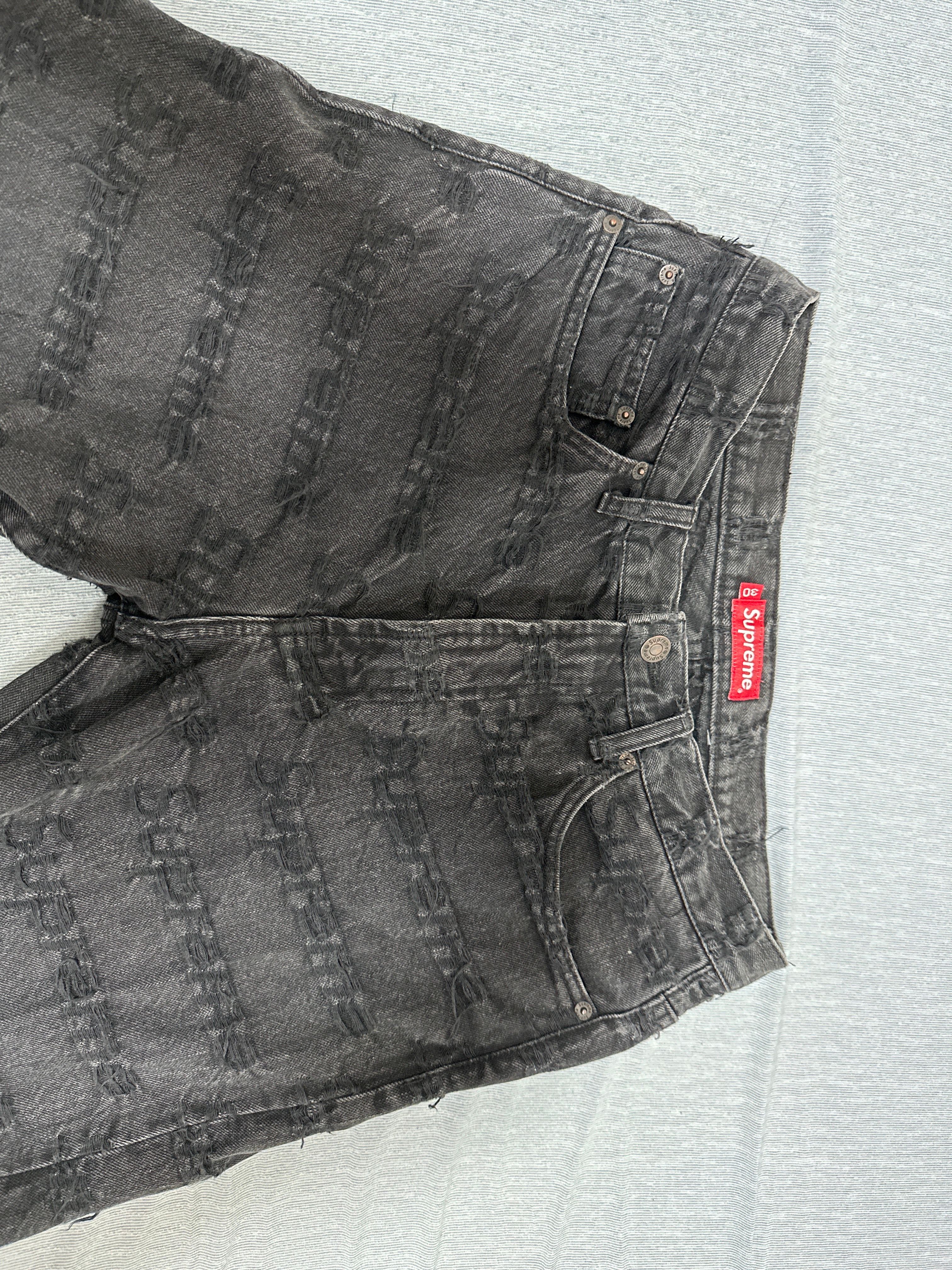 Supreme Frayed Logos Regular Jean "Black"