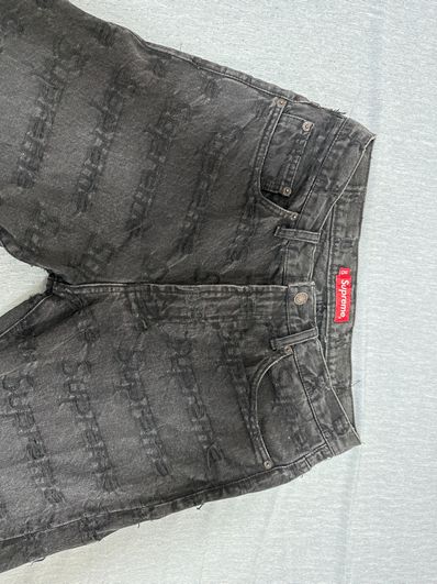 Supreme Frayed Logos Regular Jean "Black"