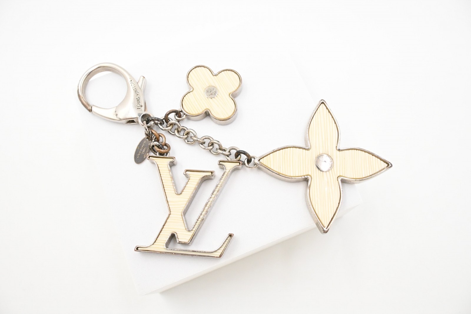 ルイヴィトン エピ ビジューサック フルール ドゥ  キーリング  M65085