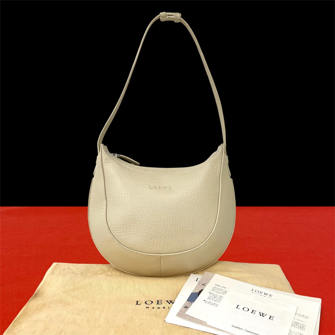 LOEWE ロエベ ロゴ 刻印 レザー ショルダーバッグ ホワイト
 39804