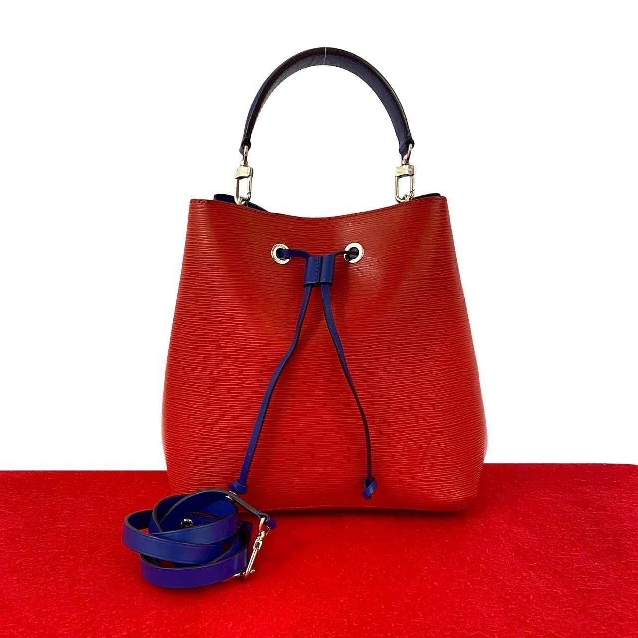 LOUIS VUITTON ルイヴィトン ネオノエ MM エピ レザー ショルダーバッグ レッド
 24399