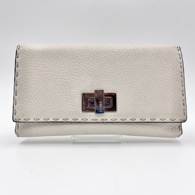 FENDI(フェンディ)ピーカブー コンチネンタルウォレット ヴィンテージ 長財布 二つ折り レザー ホワイト シルバー金具 レディース イタリア製【中古】