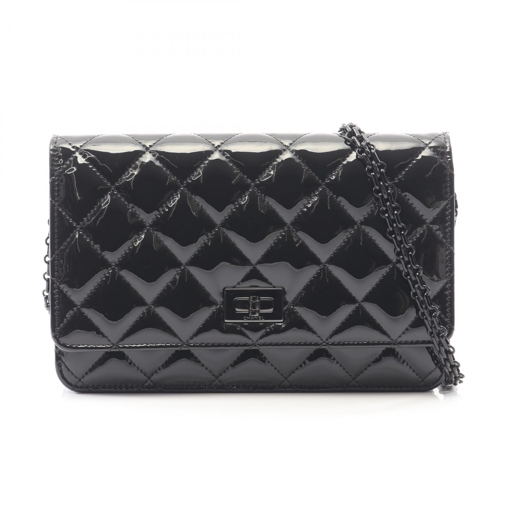 シャネル CHANEL 2.55 マトラッセ ショルダーバッグ バッグ パテントレザー レディース ブラック系 【中古】
