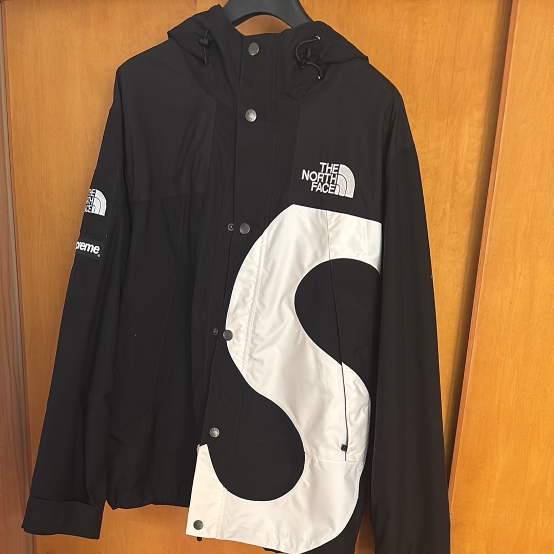 Supreme x The North Face Bleached Denim Print Mountain Jacket