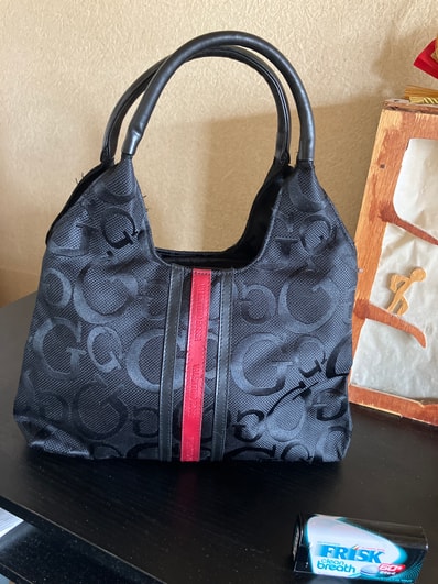 中古品♥︎VALENTINO ROSSAモノグラム柄ハンドバック【ブラック✖️レッド】