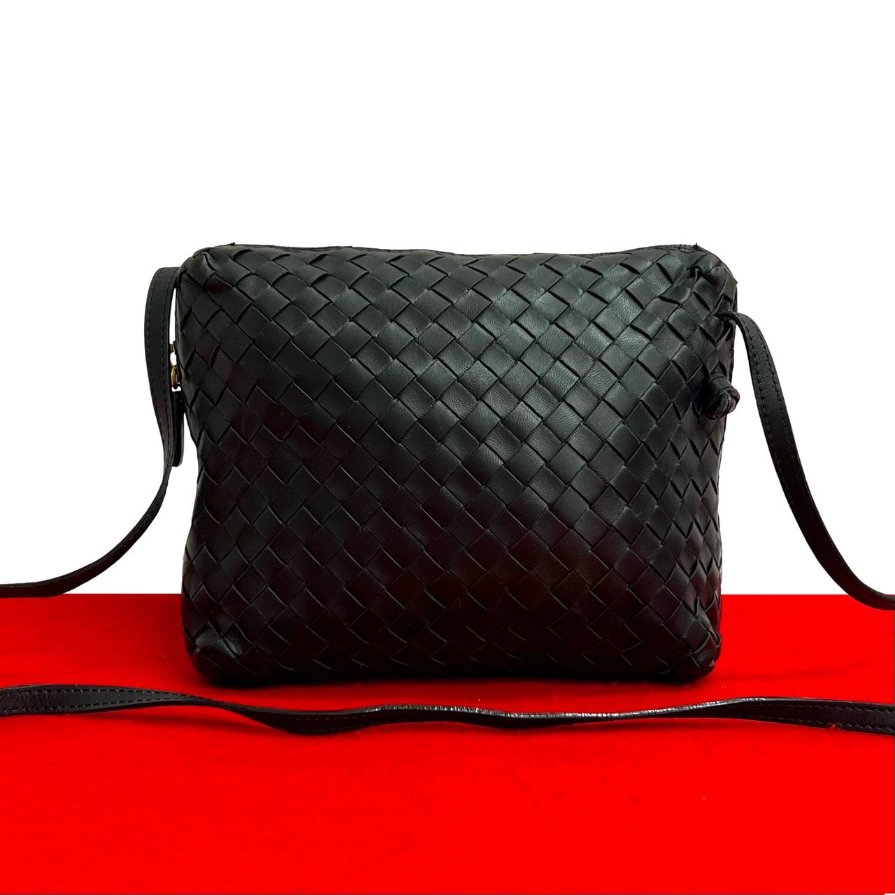 BOTTEGA VENETA ボッテガヴェネタ イントレチャート レザー ショルダーバッグ ブラック
 34582