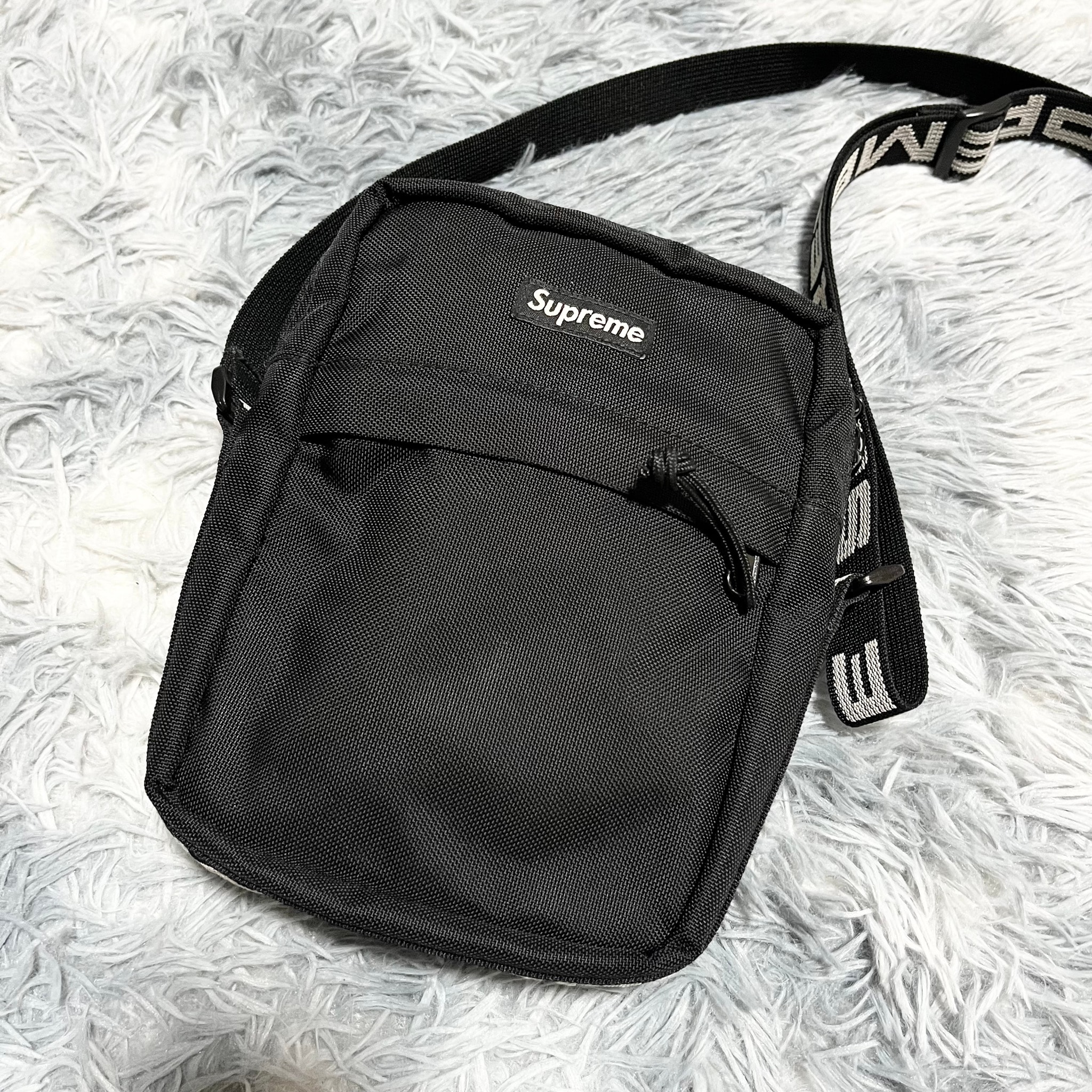 Supreme 18SS Shoulder Bag "Black"