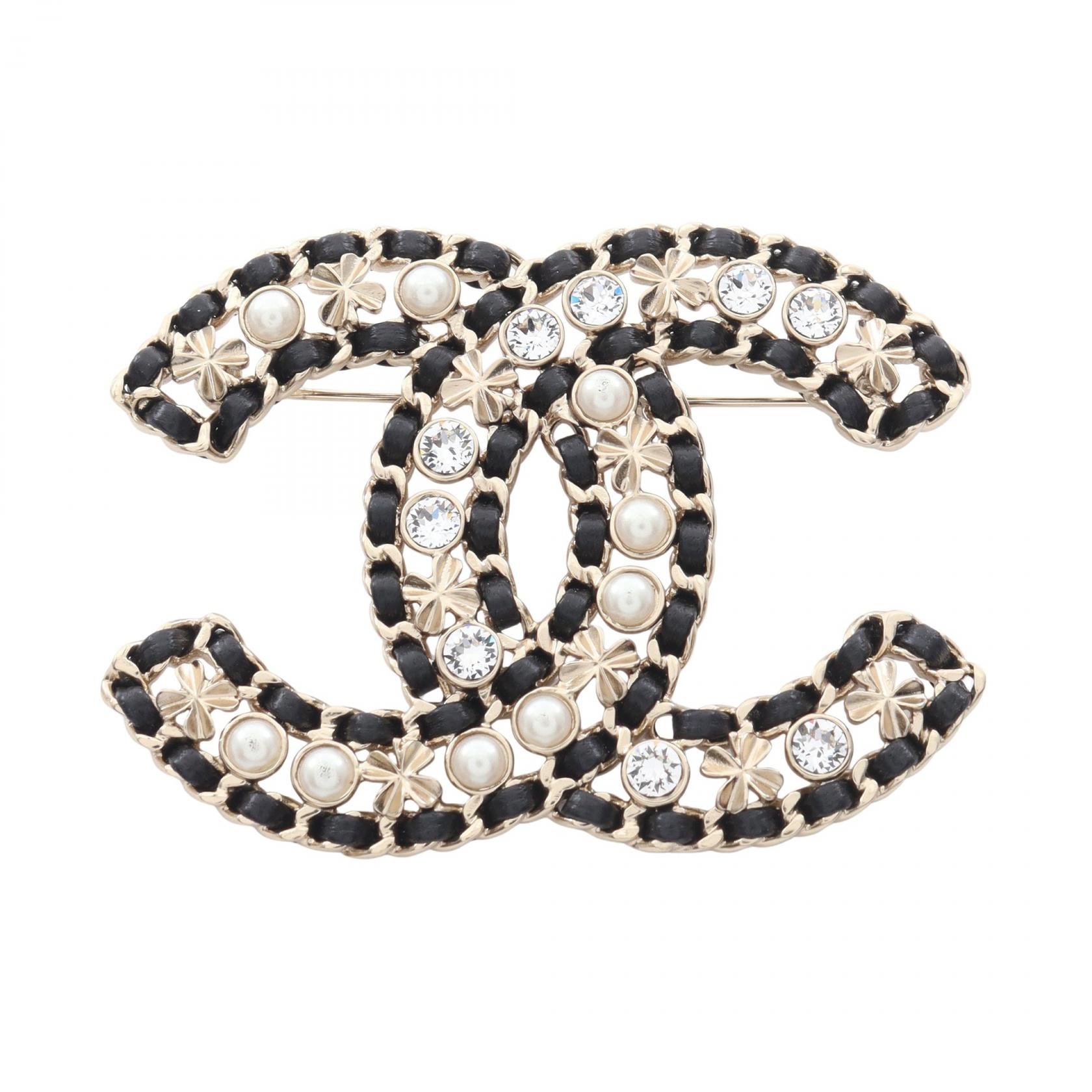 シャネル CHANEL ココマーク クローバー ブローチ アクセサリー GP(ゴールドメッキ) レザー ラインストーン / フェイクパール レディース ゴールド系 / ブラック系 / ホワイト系 【中古】