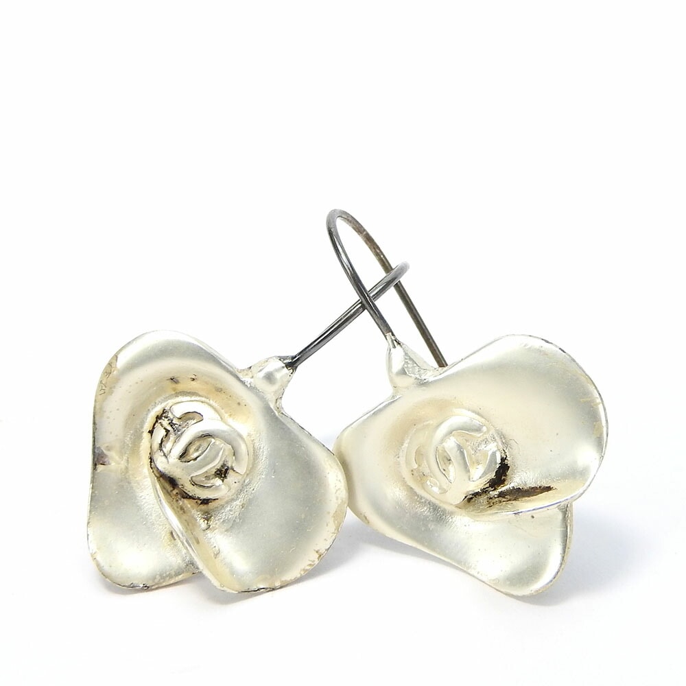 【中古】 シャネル ピアス フラワーモチーフ メタル シルバー - アクセサリー ココマーク レディース 女性 CHANEL