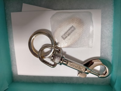 Supreme / Tiffany & Co. Return to Tiffany Oval Tag Keyring "Silver"