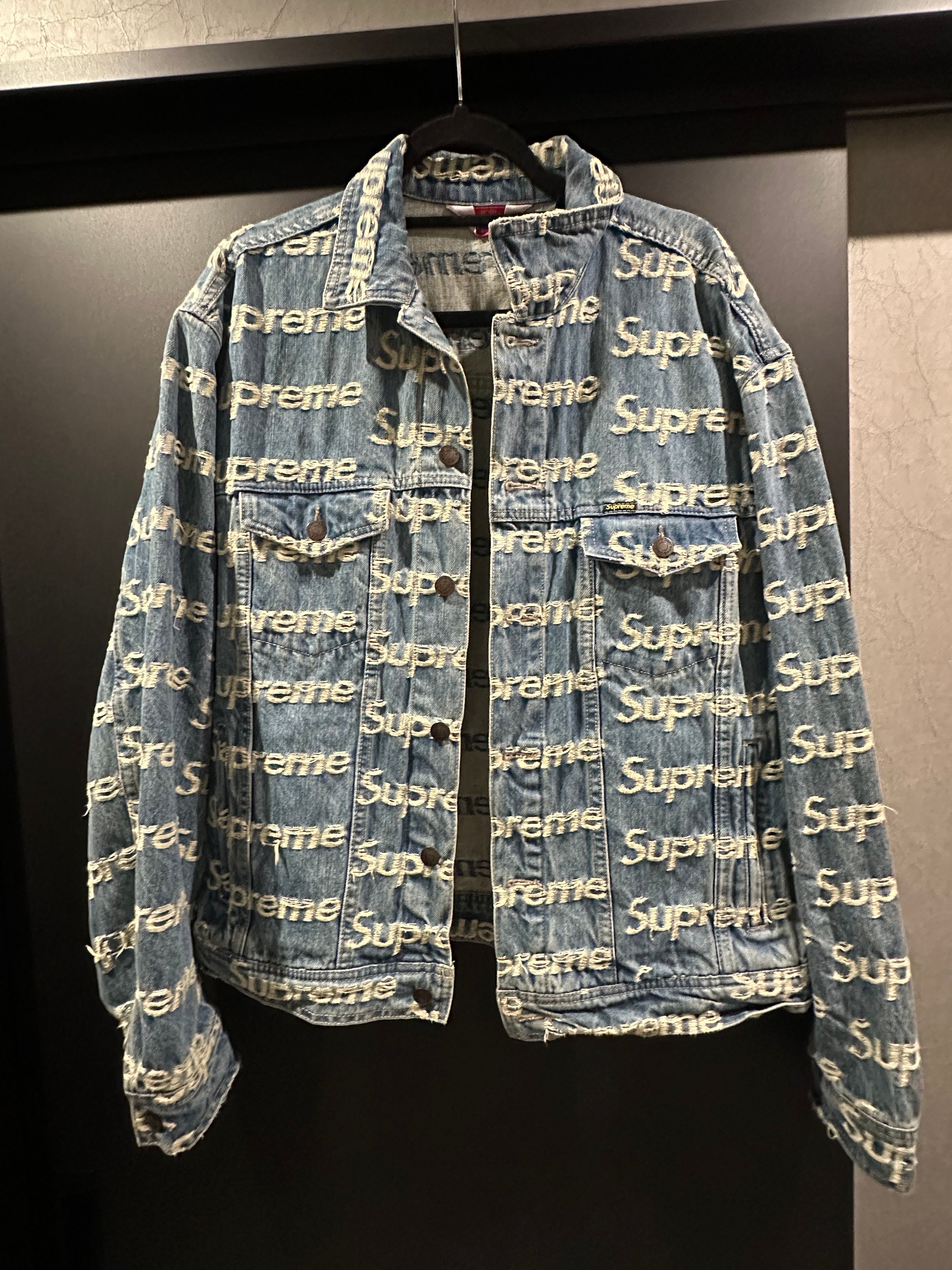 Supreme Frayed Logos Denim Trucker Jacket "Blue"