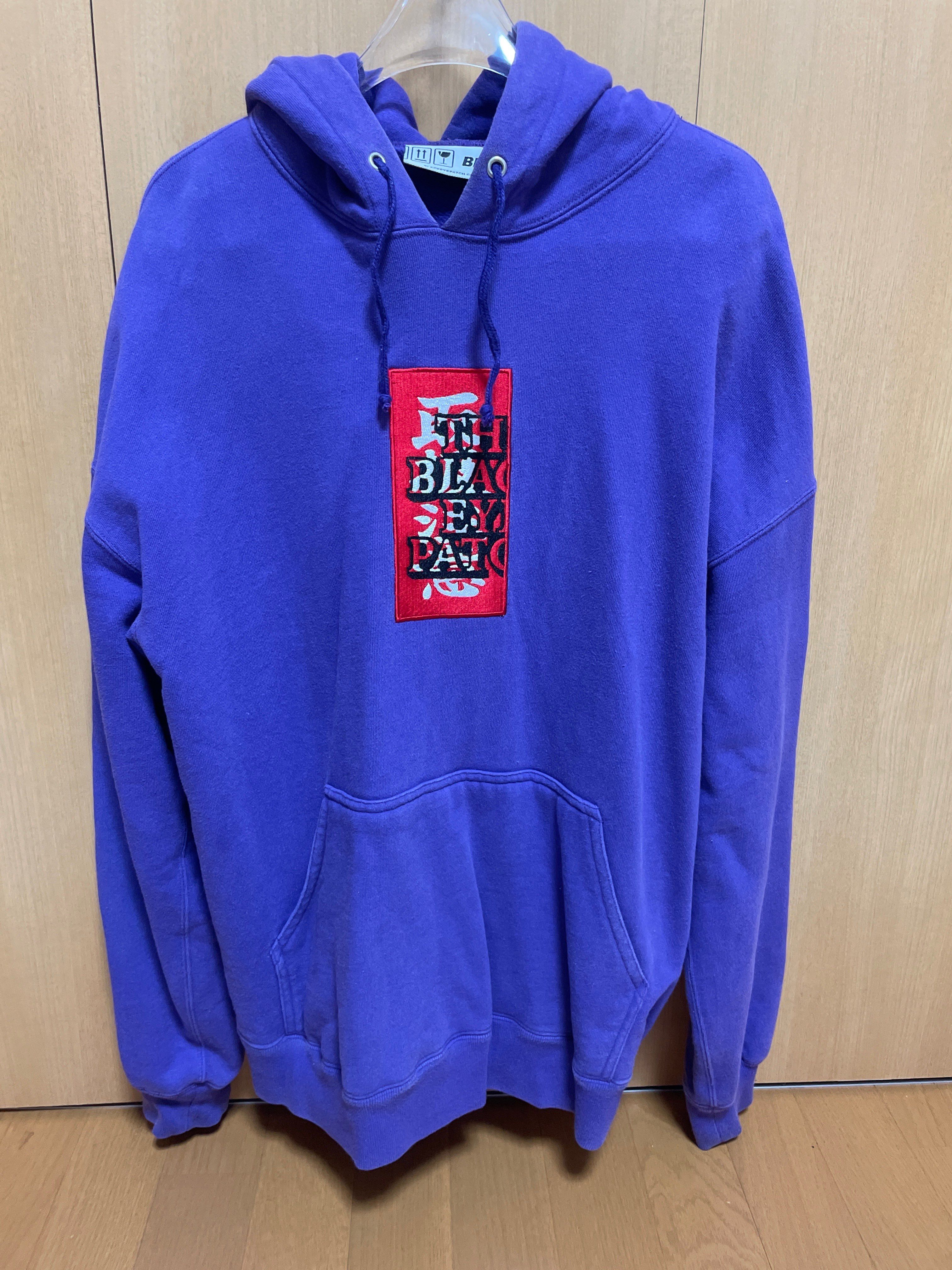 black eye patchロゴパーカー