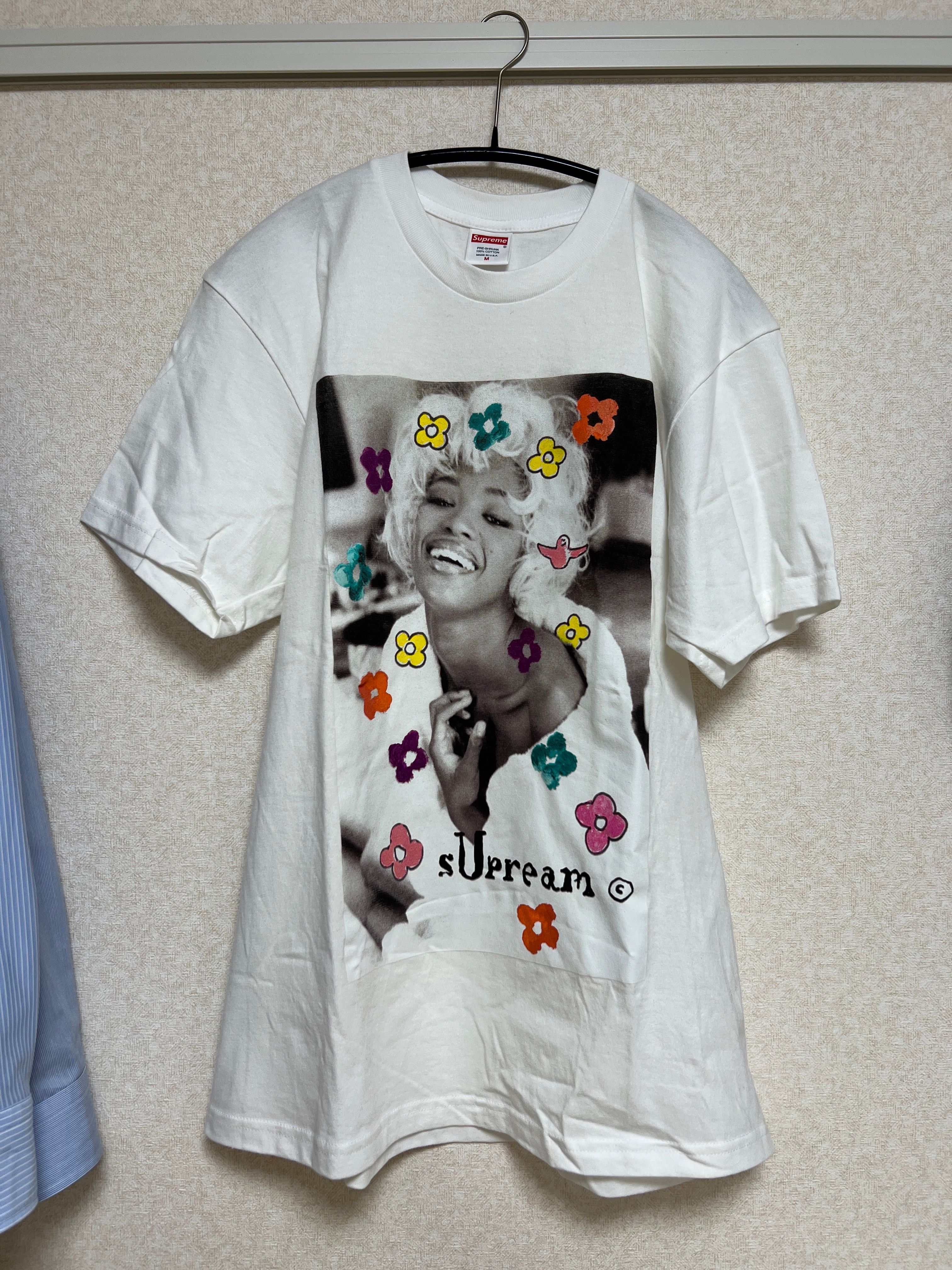 シュプリーム ナオミ Tシャツ "ホワイト"（木村拓哉着用）