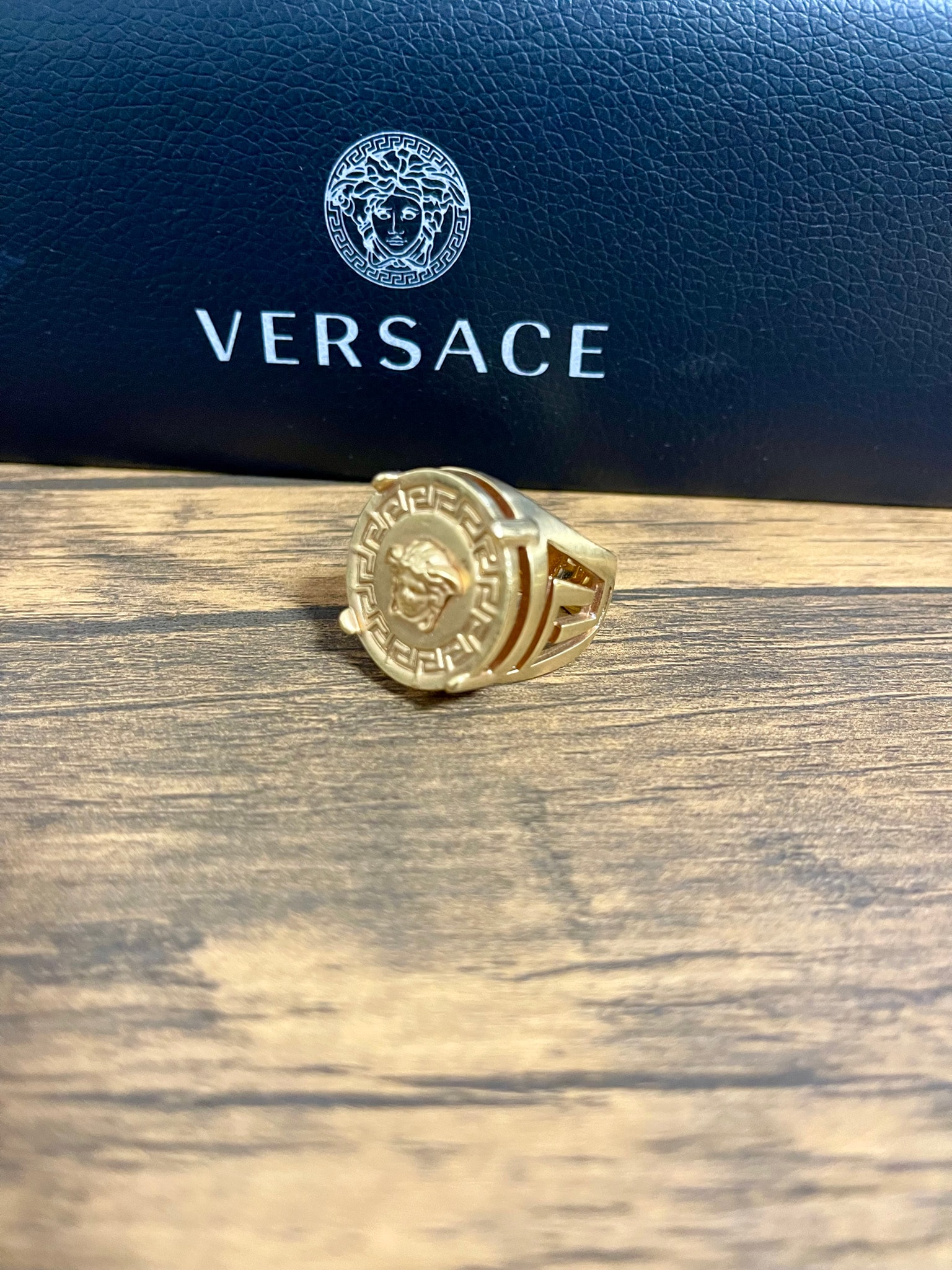ヴェルサーチ リング 指輪 メンズ VERSACE 太め ゴールド ブランド サイズ メタル シグネット メデューサ ベルサーチ DG54712