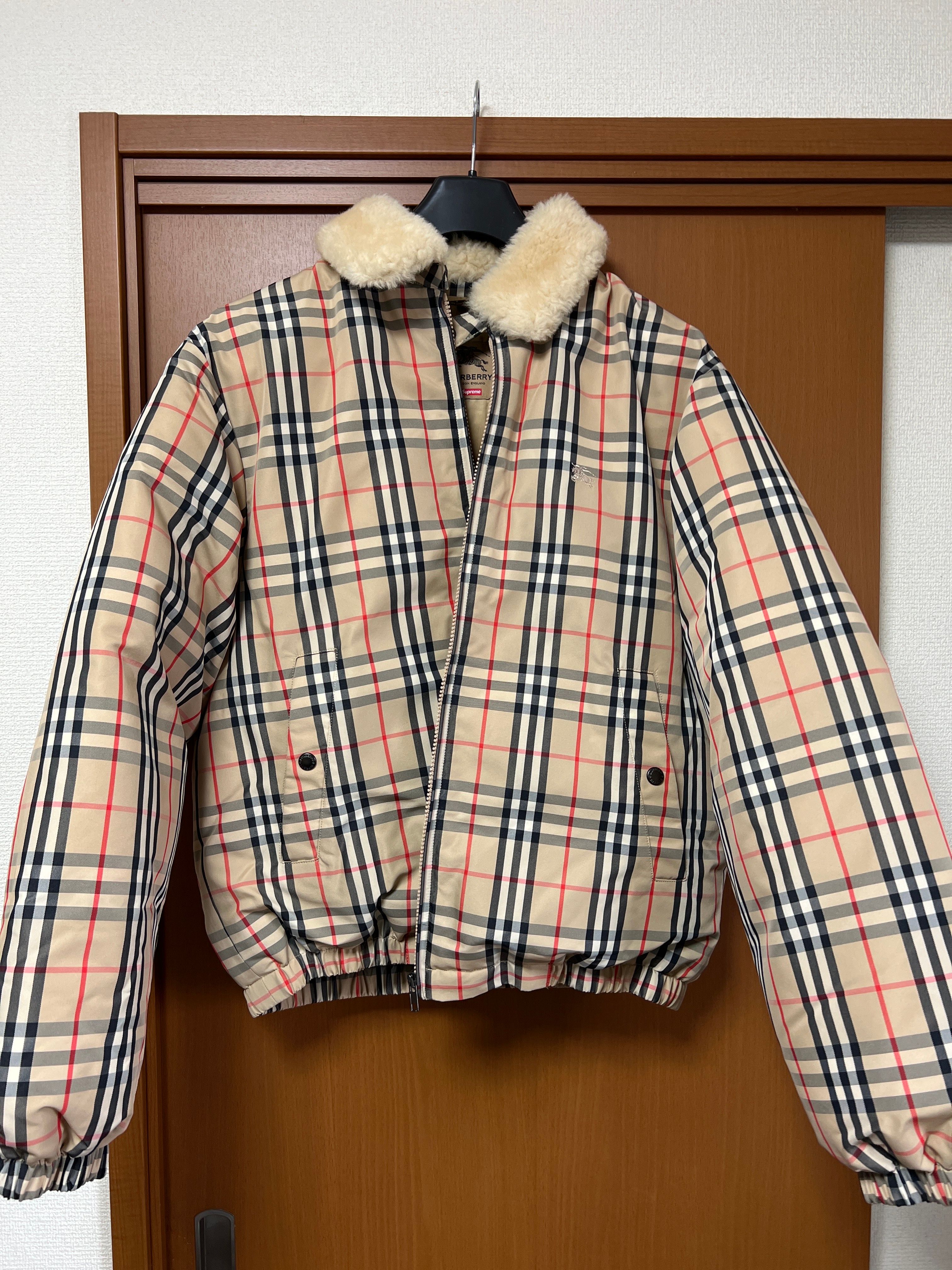 Supreme / Burberry Shearling Collar Down Puffer Jacket "Beige"