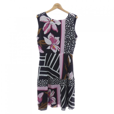 サルヴァトーレフェラガモ SALVATORE FERRAGAMO ワンピース