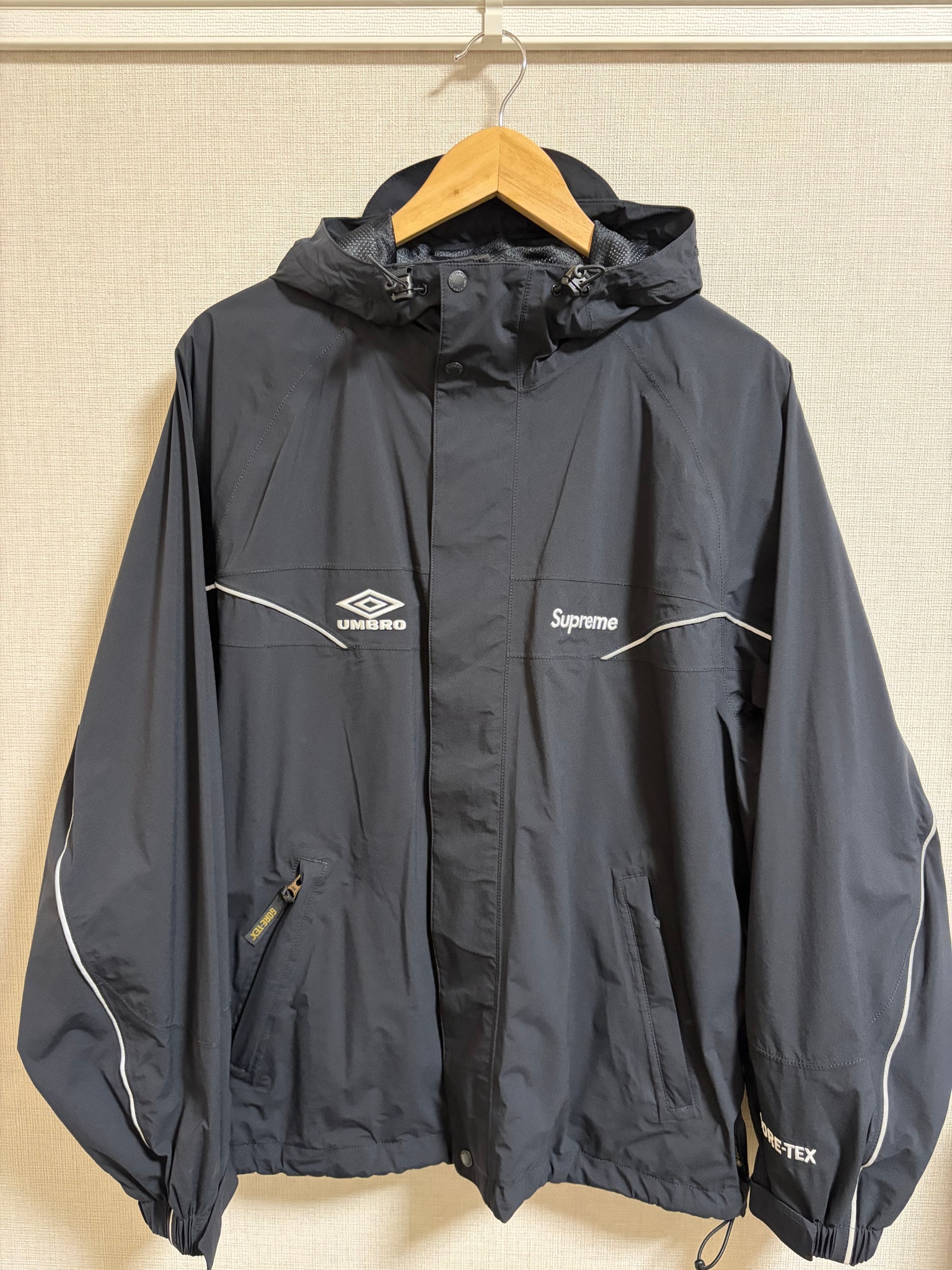 Supreme x Umbro GORE-TEX Hooded Jacket "Black"