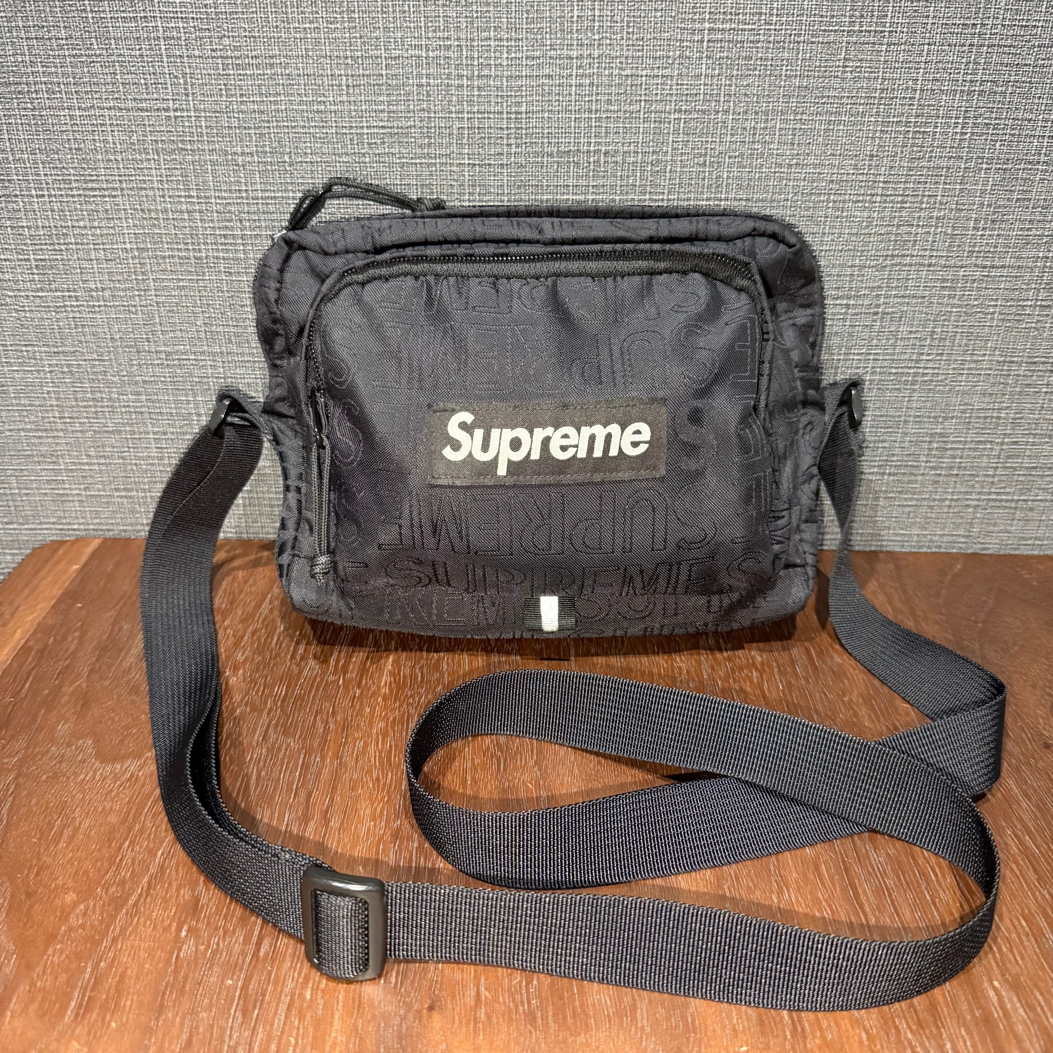 Supreme 19SS Shoulder Bag "Black"