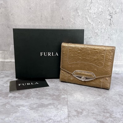 【FURLA】フルラ 折り財布 箱 ブランドブック付き フラップ シルバー金具 粒状模様 シボ調 スクエア型 ブラウン レディース メタルパーツ