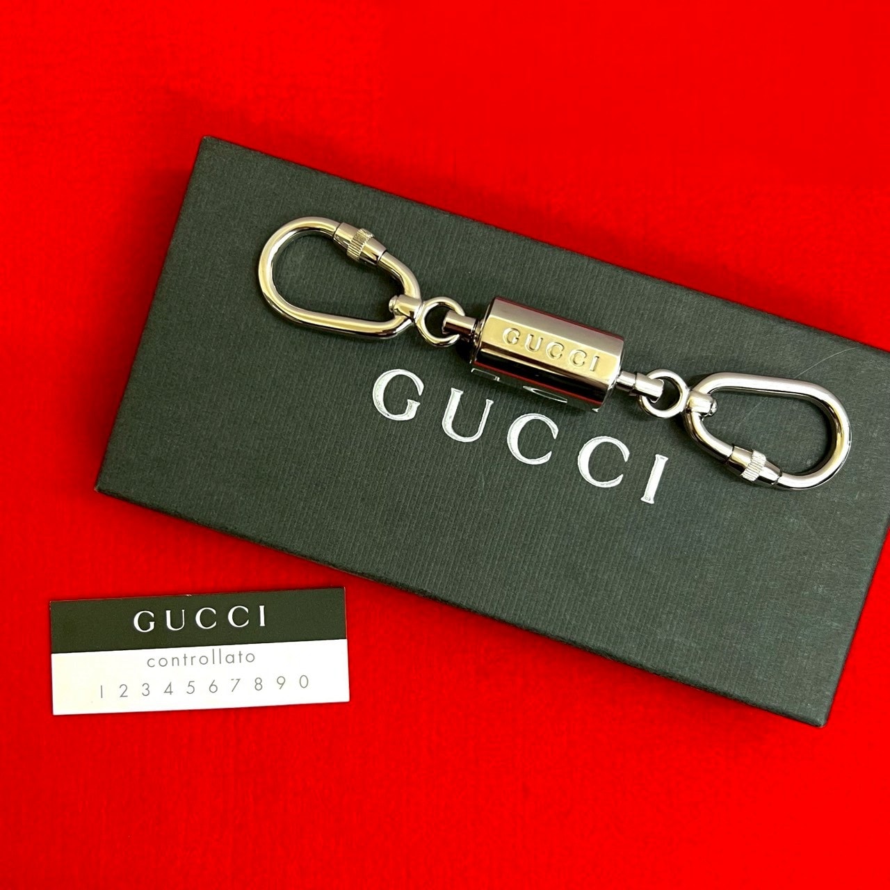 GUCCI グッチ ロゴ メタル キーホルダー シルバー
40311