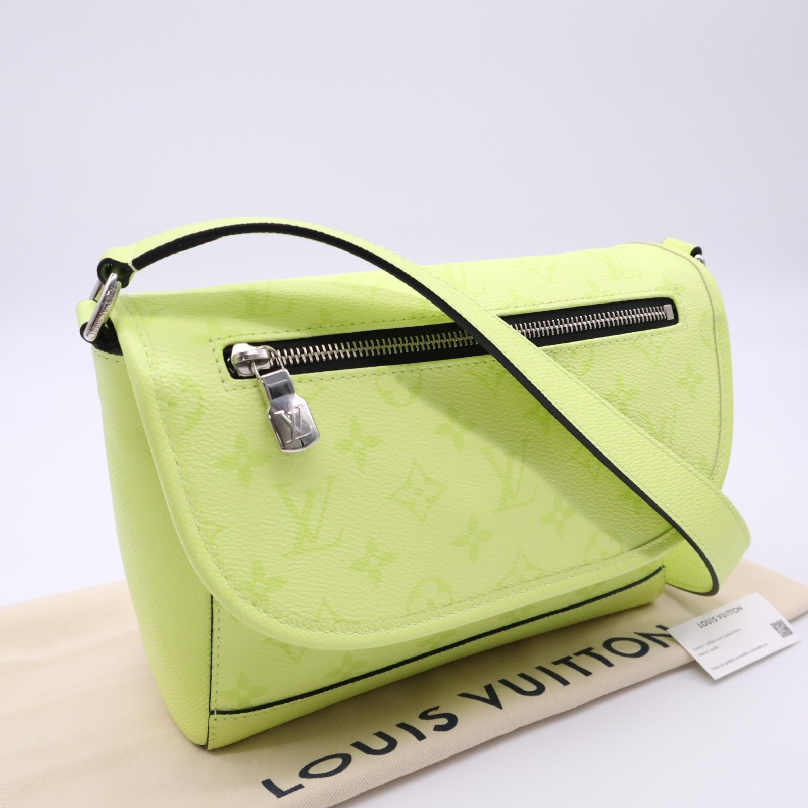 極美品 LOUIS VUITTON ルイ・ヴィトン タイガラマ パルスメッセンジャー レモンイエロー M14079 ショルダーバッグ イエロー カウハイド コーティングキャンバス メンズ