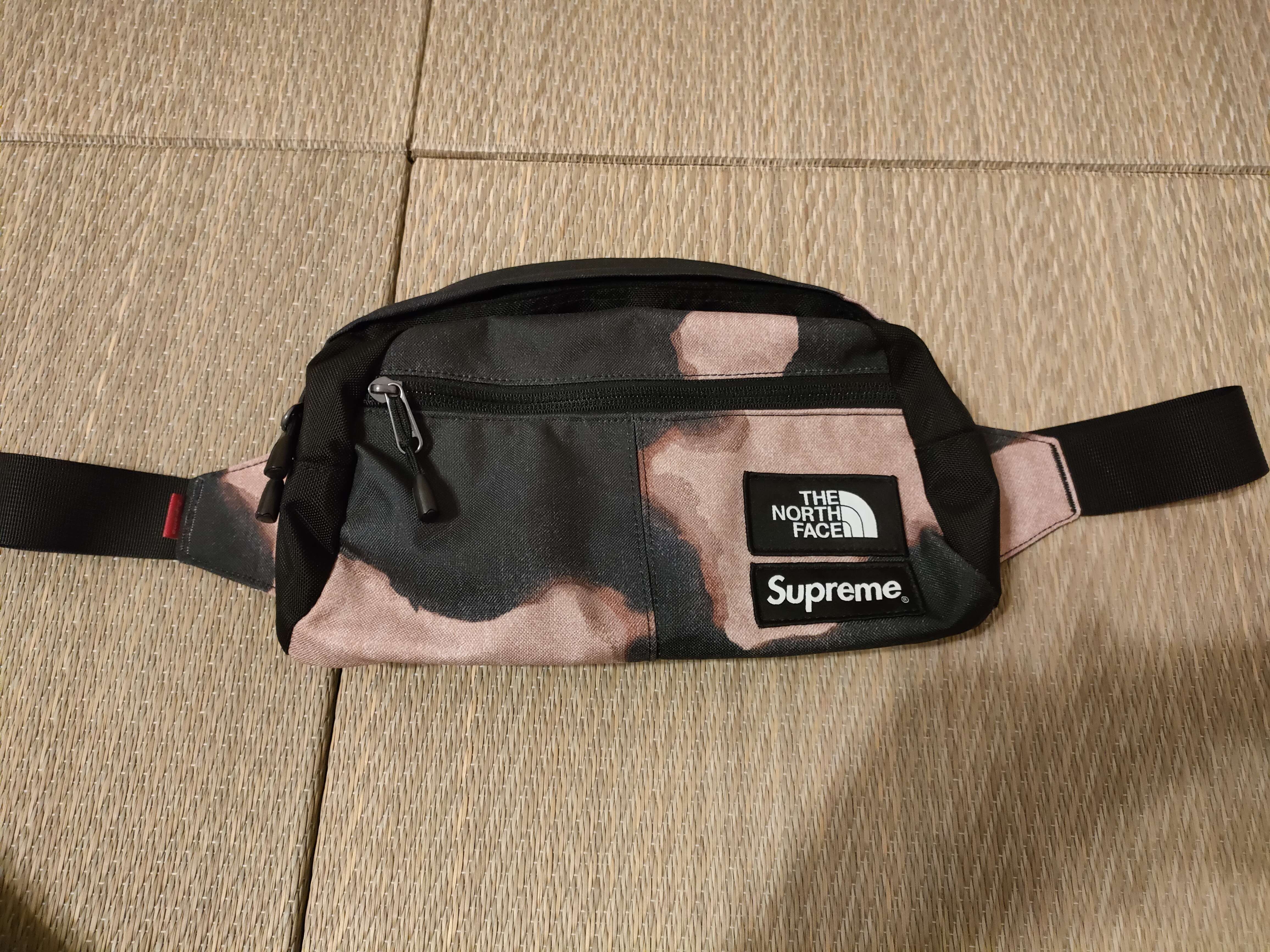 Supreme x The North Face Bleached Denim Print Roo II "Black"