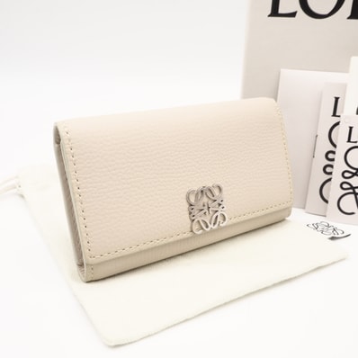 美品 LOEWE ロエベ ペブルグレインカーフ アナグラム キーケース クレイ C821K92X01 キーケース ベージュ グレインカーフレザー レディース
