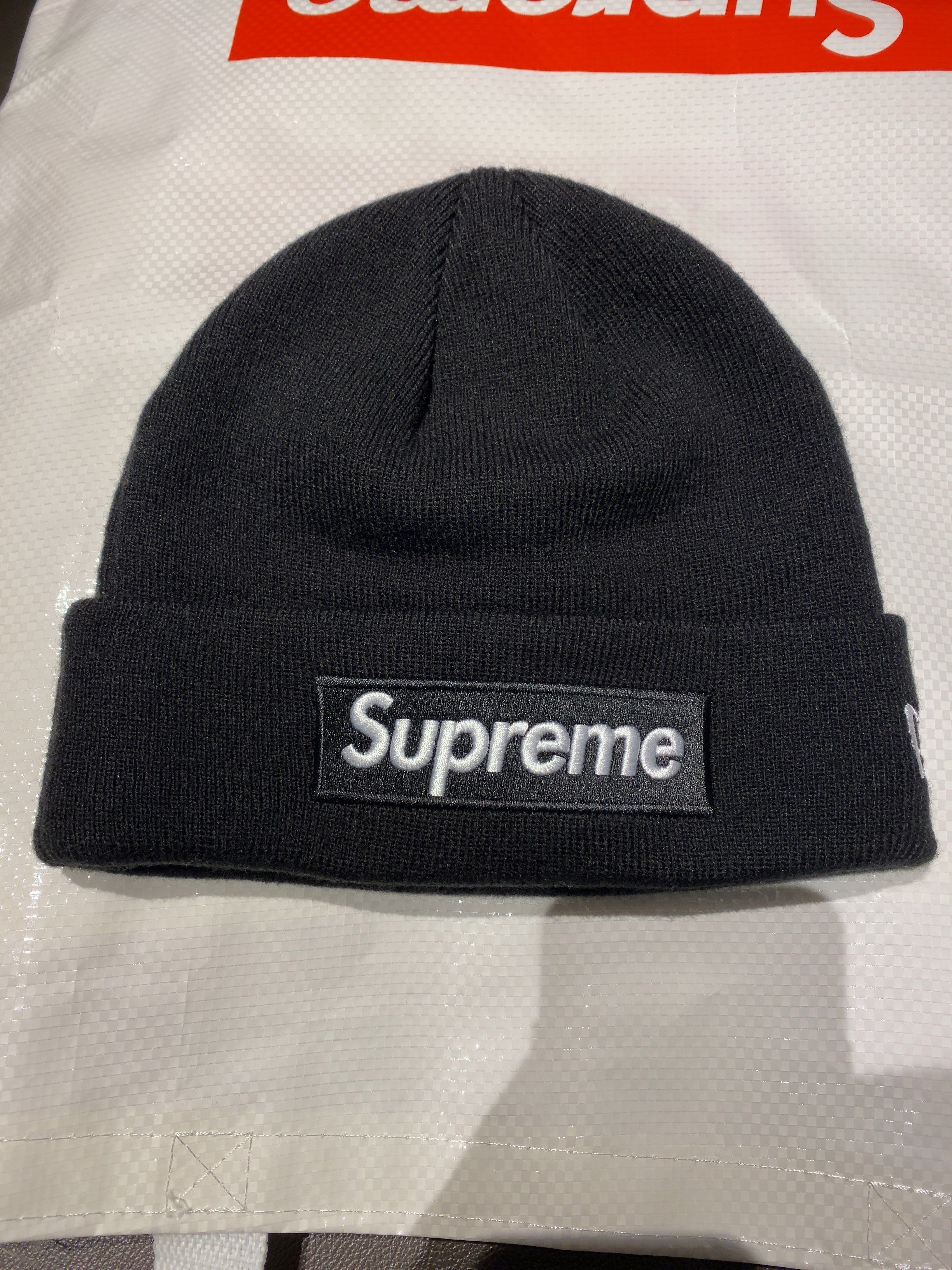Supreme New Era® Box Logo Beanie "Black" (21FW)