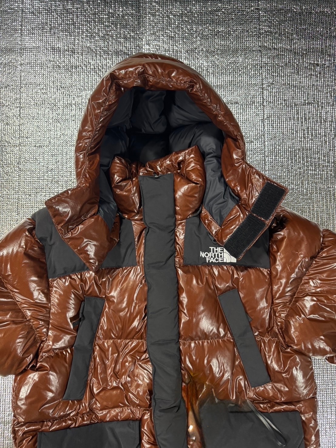 シュプリーム ザノースフェイス 700フィル ダウン ジャケット "ブラウン" NF0A82R3JK3 / ND52206I