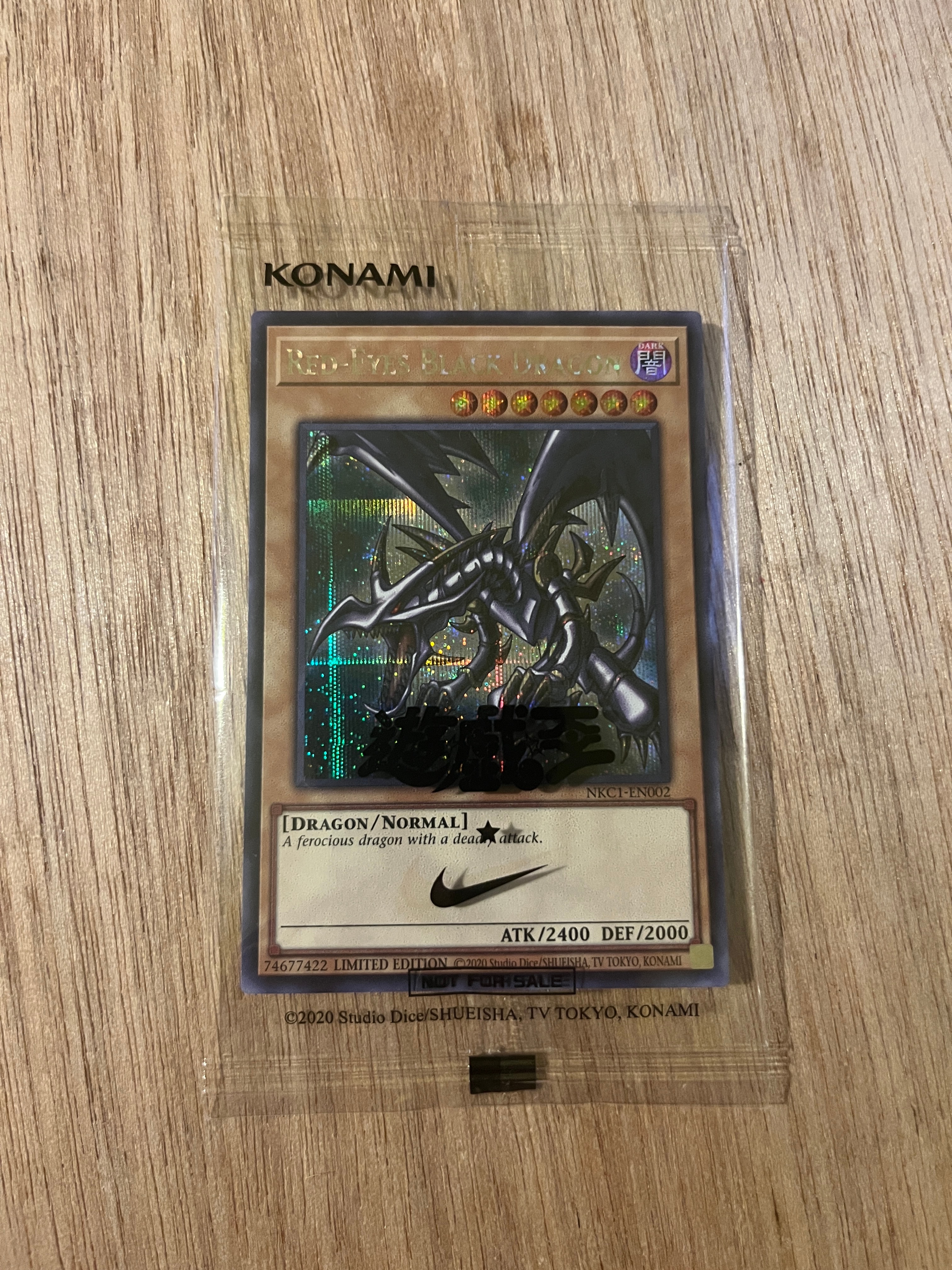 真紅眼の黒竜 SE [NKC1-EN002](遊戯王 x ナイキ エアーマックス 95 QS エアーマッスル House of Duel - 童実野町決闘遊戯館 限定プロモ) 